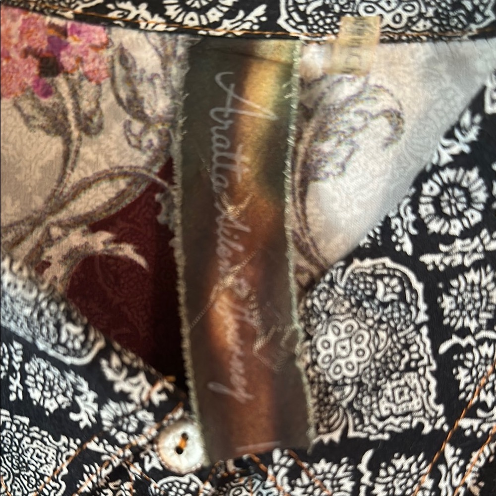 Arrata Patterned Button-Up Blouse - image 5